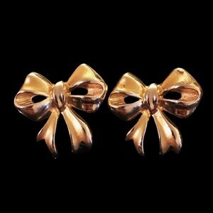 🎀 VTG Signed Kerissa Stud Earrings